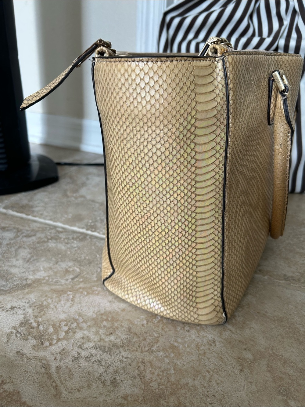 RARE Henri Bendel Iridescent Gold Snake-Embossed Tote Bag with Wallet - Picture 9 of 17